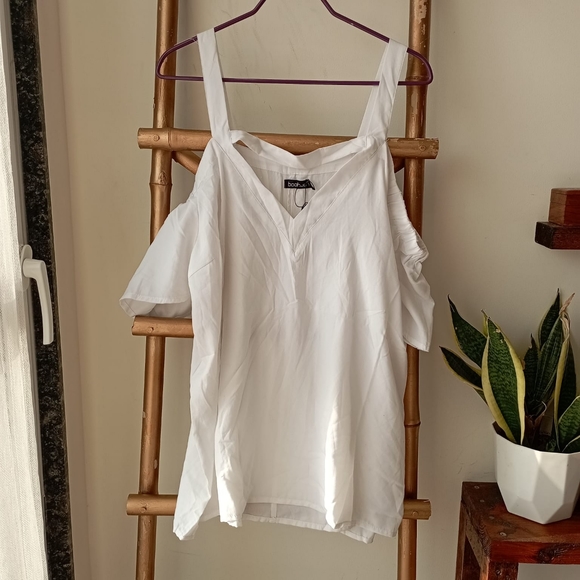 ✨FREE WITH PURCHASE✨ Off Shoulder White Top - Picture 5 of 11